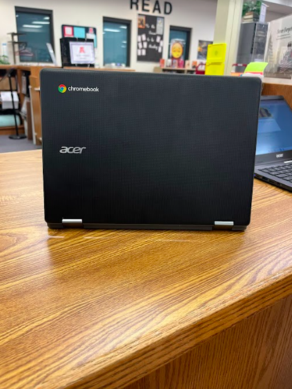 Arrowhead’s Class of 2027 receives Chromebooks